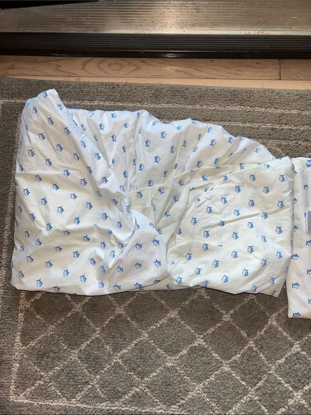 White Southern tide fitted sheet and cover sheet for twin bed